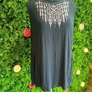 Beautiful Sleeveless Top.  Knox Rose XXL